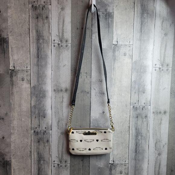 Betsy Johnson Crossbody Bag with charger - Picture 3 of 6